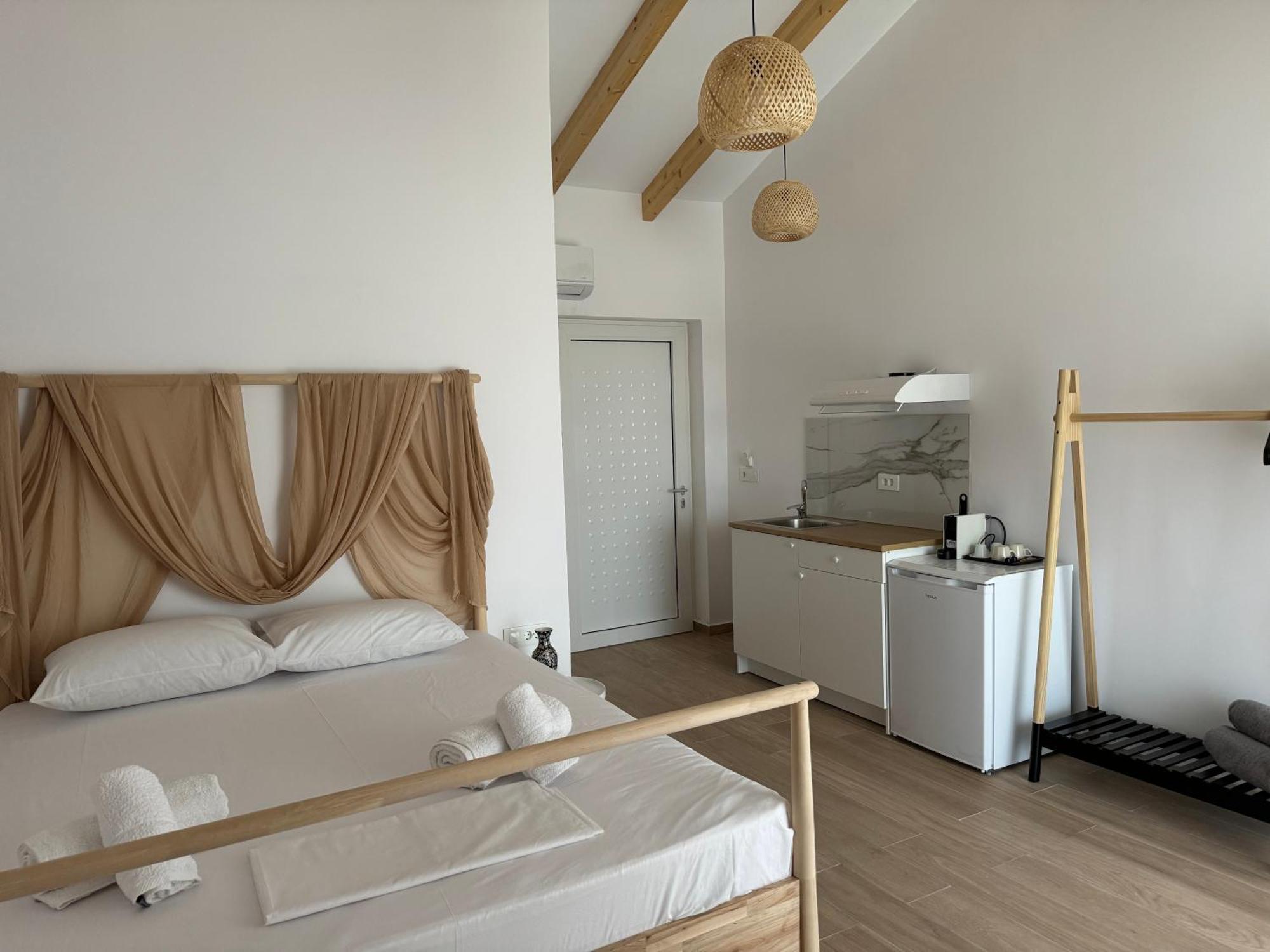 Nikludin Suites & Studios ラガナス エクステリア 写真